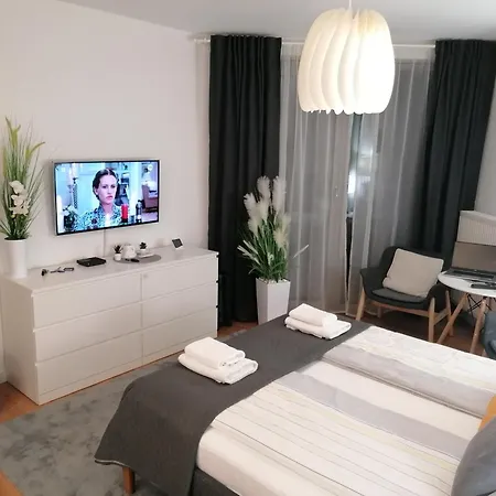 Pinea Z Widokiem Na Morze Z Basenem I Przy Plazy Appartement *