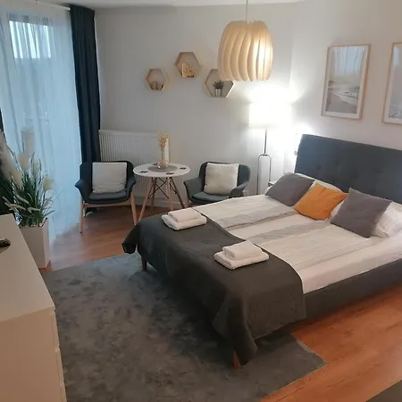 Pinea Z Widokiem Na Morze Z Basenem I Przy Plazy