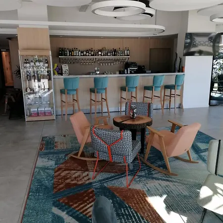 Pinea Z Widokiem Na Morze Z Basenem I Przy Plazy Appartement