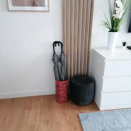 Pinea Z Widokiem Na Morze Z Basenem I Przy Plazy Lägenhet