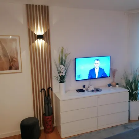 Pinea Z Widokiem Na Morze Z Basenem I Przy Plazy Lägenhet *