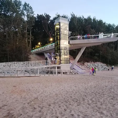 Pinea Z Widokiem Na Morze Z Basenem I Przy Plazy Lägenhet *