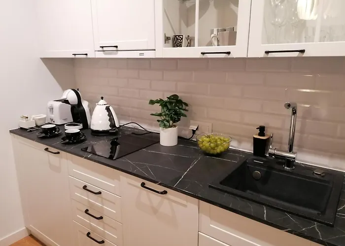 Pinea Z Widokiem Na Morze Z Basenem I Przy Plazy