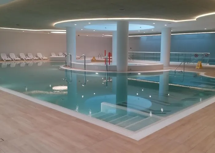 Pinea Z Widokiem Na Morze Z Basenem I Przy Plazy * بوبيروفو