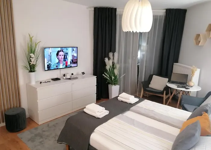 Pinea Z Widokiem Na Morze Z Basenem I Przy Plazy شقة *